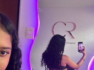 Have live sex on Bongacams and masturbate with queens-rosse on webcam
