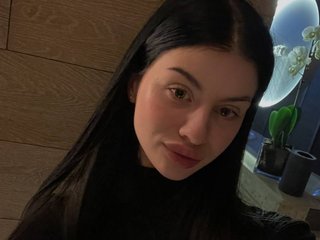 Have live sex on Bongacams and masturbate with l1ttle-cutie on webcam