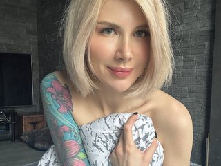 Have live sex on Bongacams and masturbate with TokyoCat on webcam