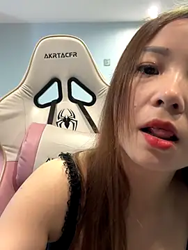 Webcam sex on StripChat with Q-Babyy